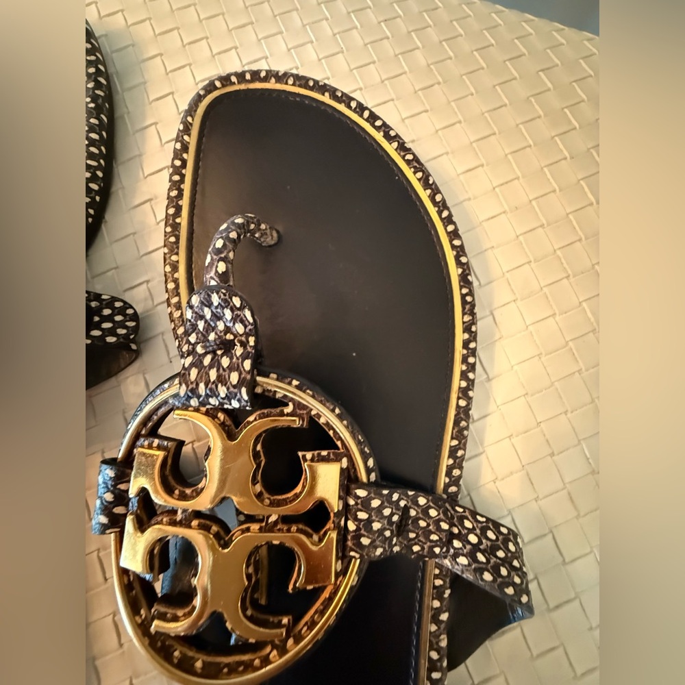 Tory Burch Black and Gold Logo Thong Sandals - Picture 14 of 14